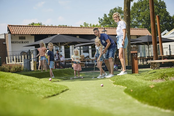 Foto van Boerderij in Limburg met Zwembad - Vakantiehuis in Roggel - ParkFacilities