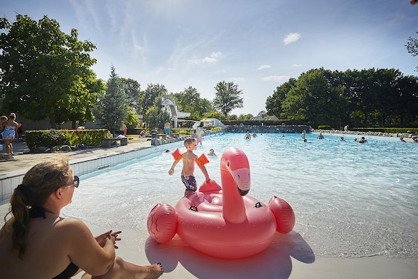 Foto van Boerderij in Limburg met Zwembad - Vakantiehuis in Roggel - ParkFacilities