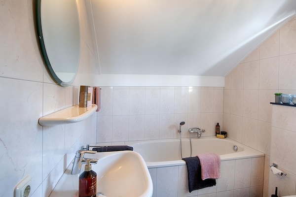Foto van Villa met uitzicht op het meer - Vakantiehuis in Heel - BathRoom