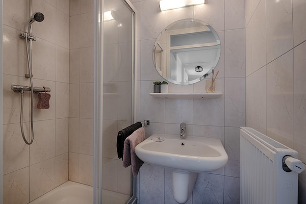 Foto van Villa met uitzicht op het meer - Vakantiehuis in Heel - BathRoom