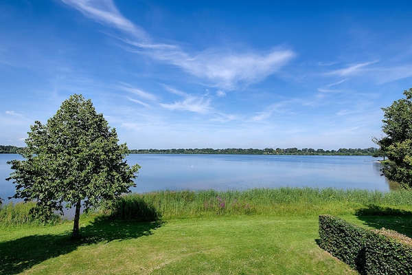 Foto van Villa met uitzicht op het meer - Vakantiehuis in Heel - ViewSummer