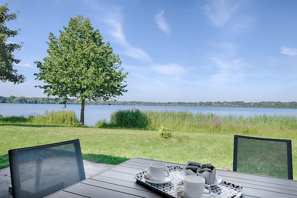 Foto van Villa met uitzicht op het meer - Vakantiehuis in Heel - ViewSummer