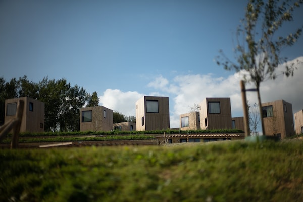 Foto van Bijzondere lodge met geweldig uitzicht in Gulpen - Vakantiehuis in Gulpen - ExteriorSummer