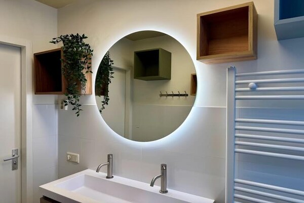 Foto van Bosretraite met zonneoplader - Vakantiehuis in Ewijk - BathRoom