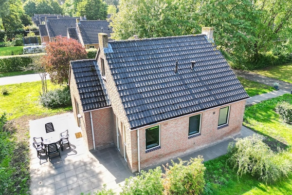 Foto van Bosbungalow voor 5 gasten in Ewijk - Vakantiehuis in Ewijk - ExteriorSummer