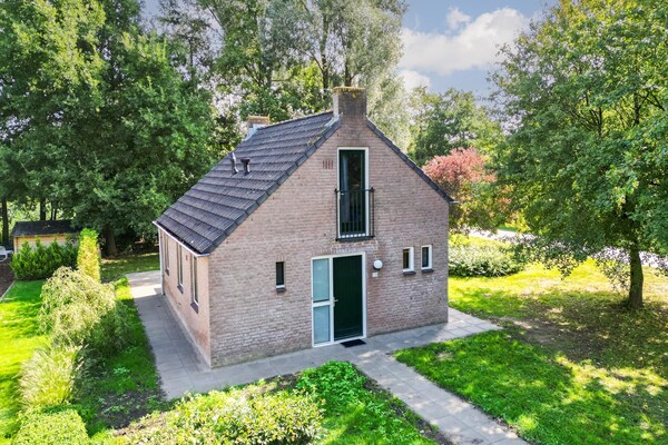 Foto van Bosbungalow voor 5 gasten in Ewijk - Vakantiehuis in Ewijk - ExteriorSummer