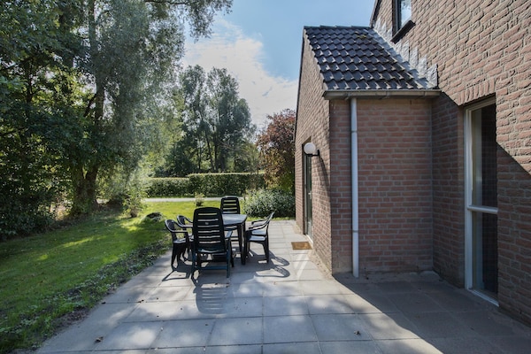 Foto van Bosbungalow voor 5 gasten in Ewijk - Vakantiehuis in Ewijk - TerraceBalcony