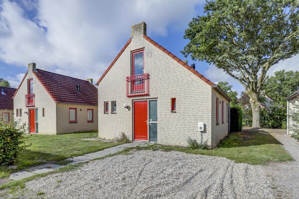 Foto van Bungalow aan het meer met tuin, geschikt voor 6 - Vakantiehuis in Ewijk - ExteriorSummer