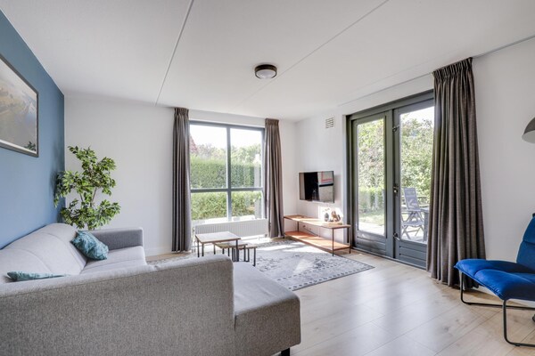 Foto van Bungalow aan het meer met tuin, geschikt voor 6 - Vakantiehuis in Ewijk - LivingRoom