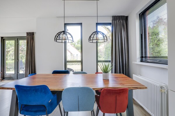 Foto van Bungalow aan het meer met tuin, geschikt voor 6 - Vakantiehuis in Ewijk - DiningRoom