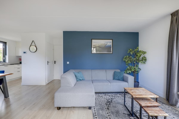 Foto van Bungalow aan het meer met tuin, geschikt voor 6 - Vakantiehuis in Ewijk - LivingRoom