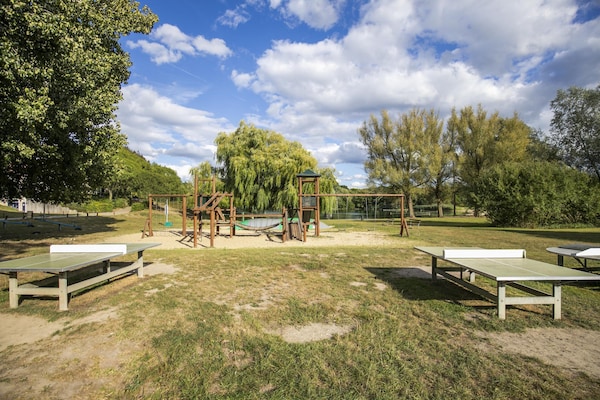 Foto van Bungalow aan het meer met tuin, geschikt voor 6 - Vakantiehuis in Ewijk - AreaSummer1KM