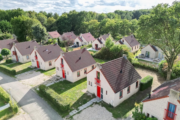 Foto van Bungalow aan het meer met tuin, geschikt voor 6 - Vakantiehuis in Ewijk - AreaSummer5KM