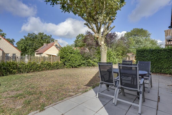 Foto van Bungalow aan het meer met tuin, geschikt voor 6 - Vakantiehuis in Ewijk - TerraceBalcony