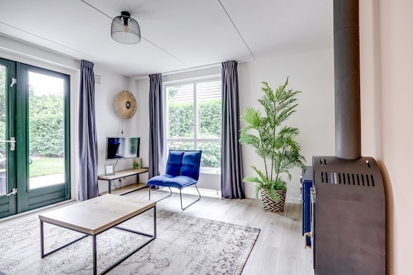Foto van Bungalow in het bos voor 4 personen - Vakantiehuis in Ewijk - LivingRoom