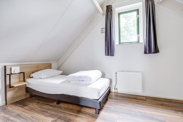 Foto van Bungalow in het bos voor 4 personen - Vakantiehuis in Ewijk - BedRoom