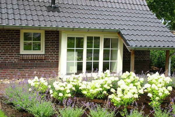 Foto van Spa Villa bij het Sallandse Bos - Vakantiehuis in Hellendoorn - GardenSummer