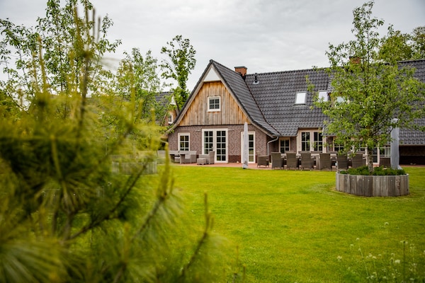 Foto van Wellnessvilla in rustige natuur - Vakantiehuis in Hellendoorn - ExteriorSummer
