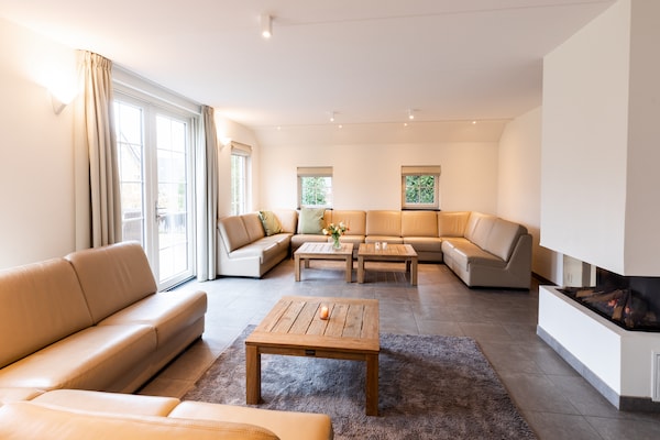 Foto van Wellnessvilla in rustige natuur - Vakantiehuis in Hellendoorn - LivingRoom