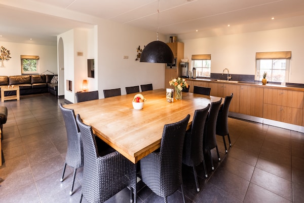 Foto van Wellnessvilla in rustige natuur - Vakantiehuis in Hellendoorn - LivingRoom