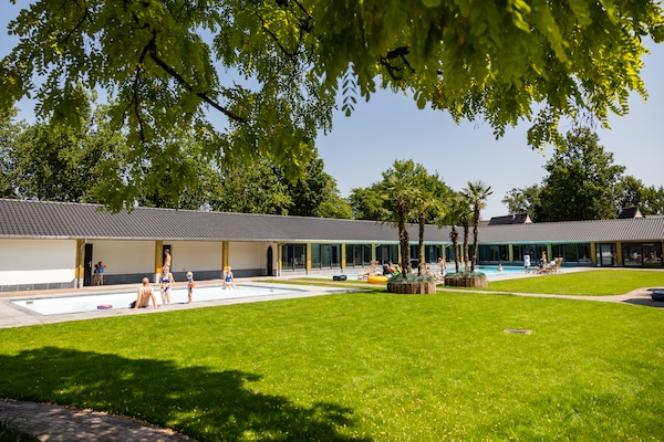 Foto van Gezellig groepsverblijf met open haard - Vakantiehuis in Hellendoorn - ParkFacilities