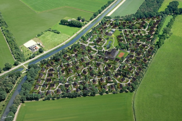 Foto van Gezellig groepsverblijf met open haard - Vakantiehuis in Hellendoorn - ExteriorSummer