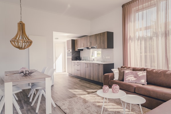 Foto van Moderne bungalow met tuin in Twente - Vakantiehuis in Rijssen - LivingRoom
