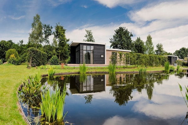 Foto van Moderne bungalow met tuin in Twente - Vakantiehuis in Rijssen - ExteriorSummer