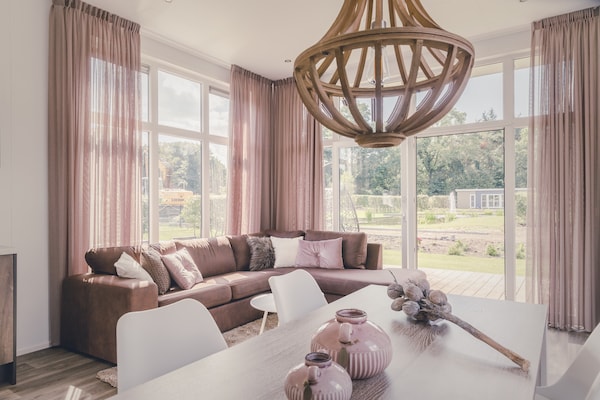 Foto van Moderne bungalow met tuin in Twente - Vakantiehuis in Rijssen - LivingRoom