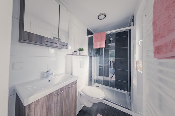Foto van Moderne bungalow met tuin in Twente - Vakantiehuis in Rijssen - BathRoom