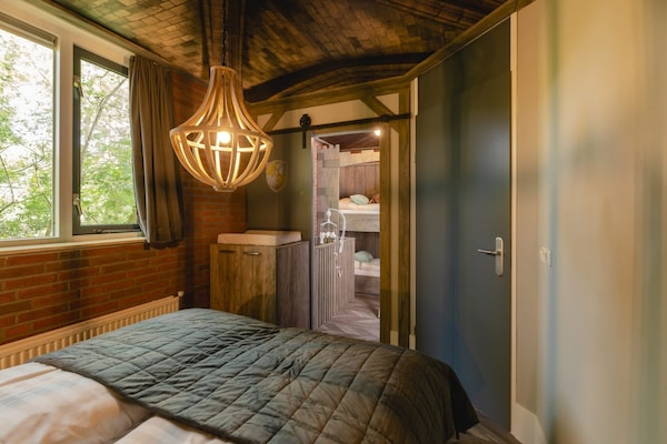 Foto van Bungalow met kinderdagverblijf en speeltuin - Vakantiehuis in Zuna - BedRoom