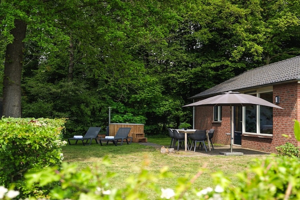 Foto van Bungalow met kinderdagverblijf en speeltuin - Vakantiehuis in Zuna - ExteriorSummer