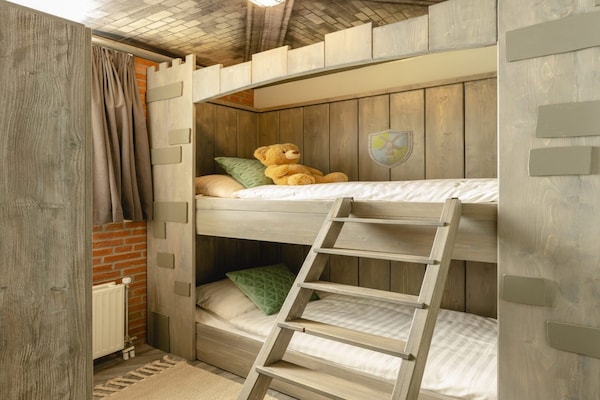 Foto van Bungalow met kinderdagverblijf en speeltuin - Vakantiehuis in Zuna - BedRoom