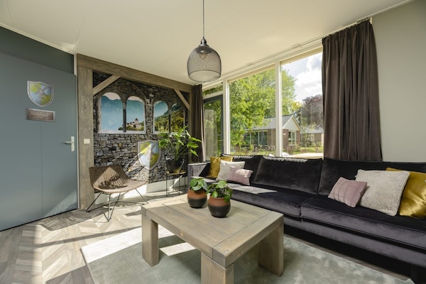 Foto van Bungalow met kinderdagverblijf en speeltuin - Vakantiehuis in Zuna - LivingRoom