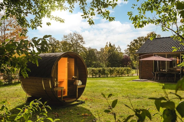 Foto van Bungalow met kinderdagverblijf en speeltuin - Vakantiehuis in Zuna - Wellness
