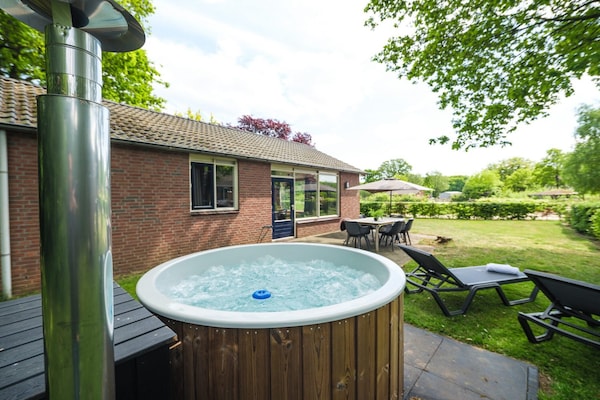 Foto van Bungalow met kinderdagverblijf en speeltuin - Vakantiehuis in Zuna - Wellness