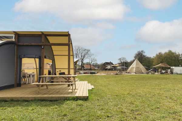 Foto van Glamping Tent in Nederland met Pop-Up Sfeer - Vakantiehuis in Zuna - GardenSummer