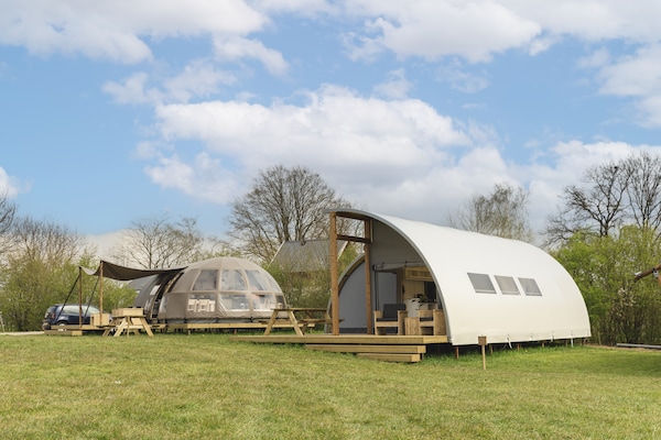 Foto van Glamping Tent in Nederland met Pop-Up Sfeer - Vakantiehuis in Zuna - GardenSummer