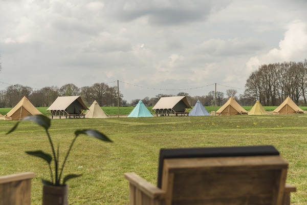 Foto van Glamping Tent in Nederland met Pop-Up Sfeer - Vakantiehuis in Zuna - ViewSummer