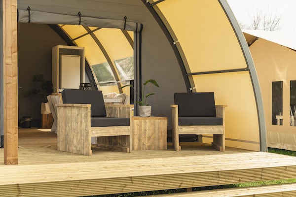 Foto van Glamping Tent in Nederland met Pop-Up Sfeer - Vakantiehuis in Zuna - TerraceBalcony