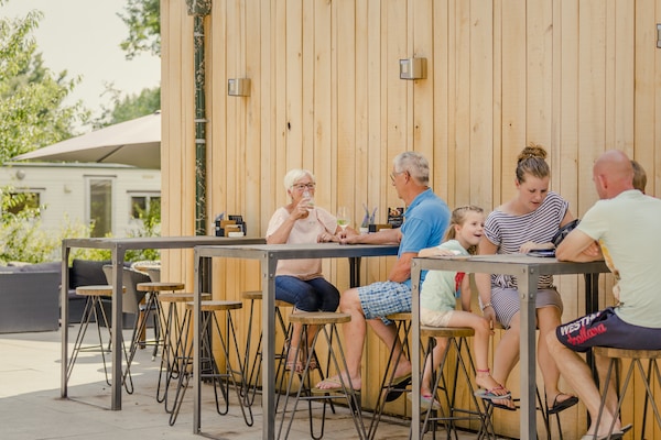 Foto van Glamping Tent in Nederland met Pop-Up Sfeer - Vakantiehuis in Zuna - ParkFacilities