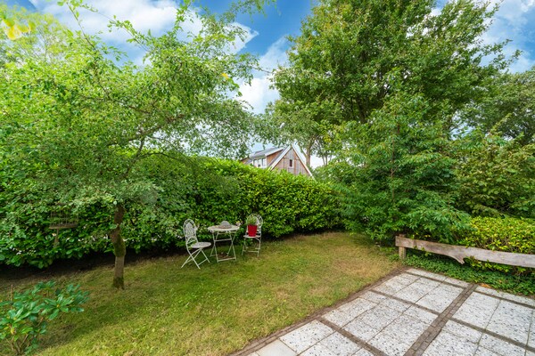 Foto van Vakantiehuis in Reutum met Vijver en Paden - Vakantiehuis in Reutum - ViewSummer