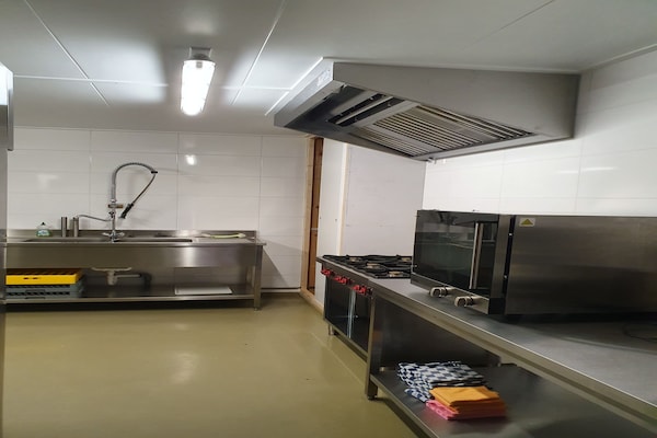 Foto van Groepsverblijf bij Eigen Wijze Speelveld - Vakantiehuis in Bant - Kitchen