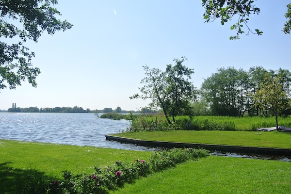 Foto van Omheinde tuin familiechalet - Vakantiehuis in Giethoorn - AreaSummer1KM