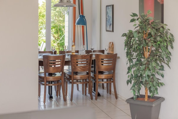 Foto van Bungalow aan het water met tuin - Vakantiehuis in Makkum - DiningRoom
