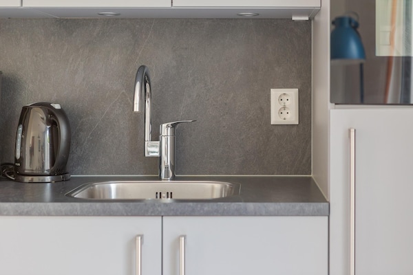 Foto van Bungalow aan het water met tuin - Vakantiehuis in Makkum - Kitchen