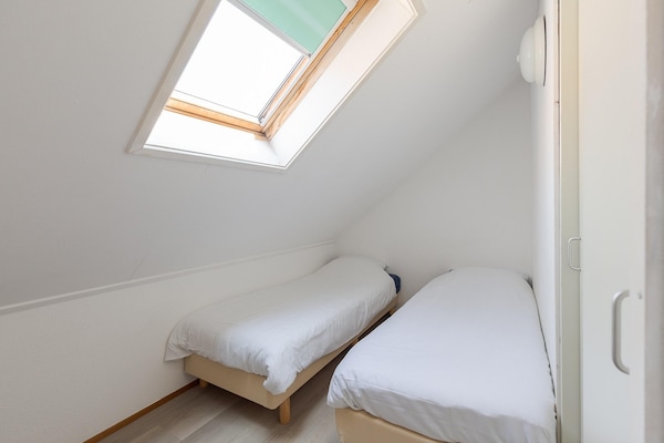 Foto van Bungalow aan het water met tuin - Vakantiehuis in Makkum - BedRoom