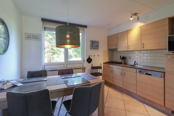 Foto van Mooi vakantiehuis aan het water in Friesland - Vakantiehuis in Makkum - Kitchen