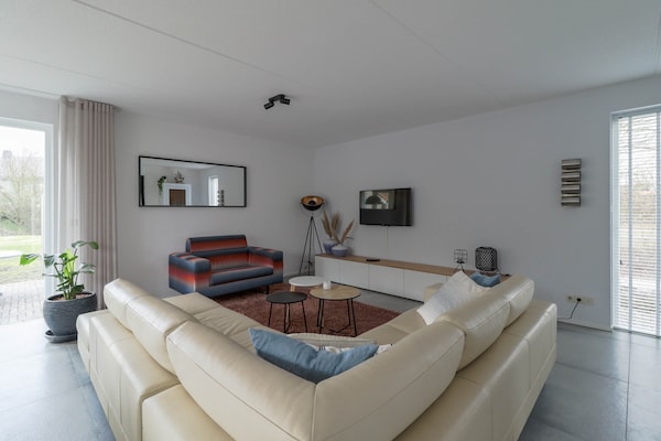 Foto van Moderne villa in Makkum met tuin - Vakantiehuis in Makkum - LivingRoom
