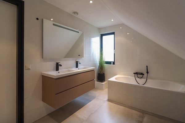 Foto van Moderne villa in Makkum met tuin - Vakantiehuis in Makkum - BathRoom